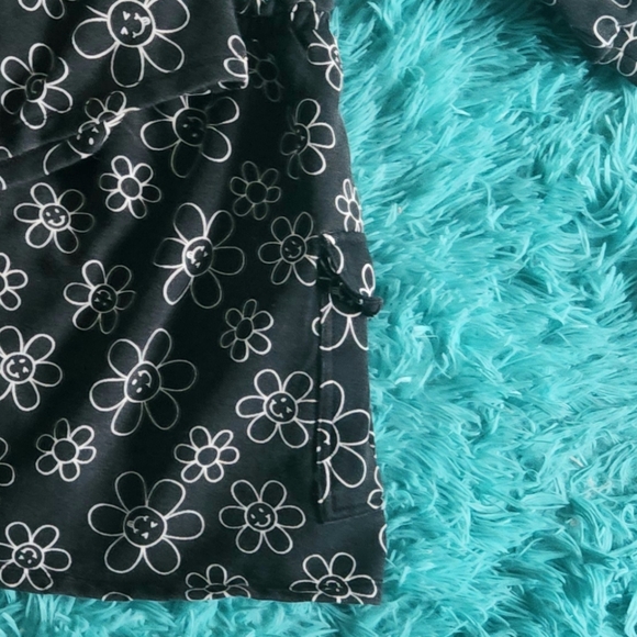 Mini Fleece Smiley Flowers Cargo Skort 2 pcs Set - Black - Picture 6 of 7